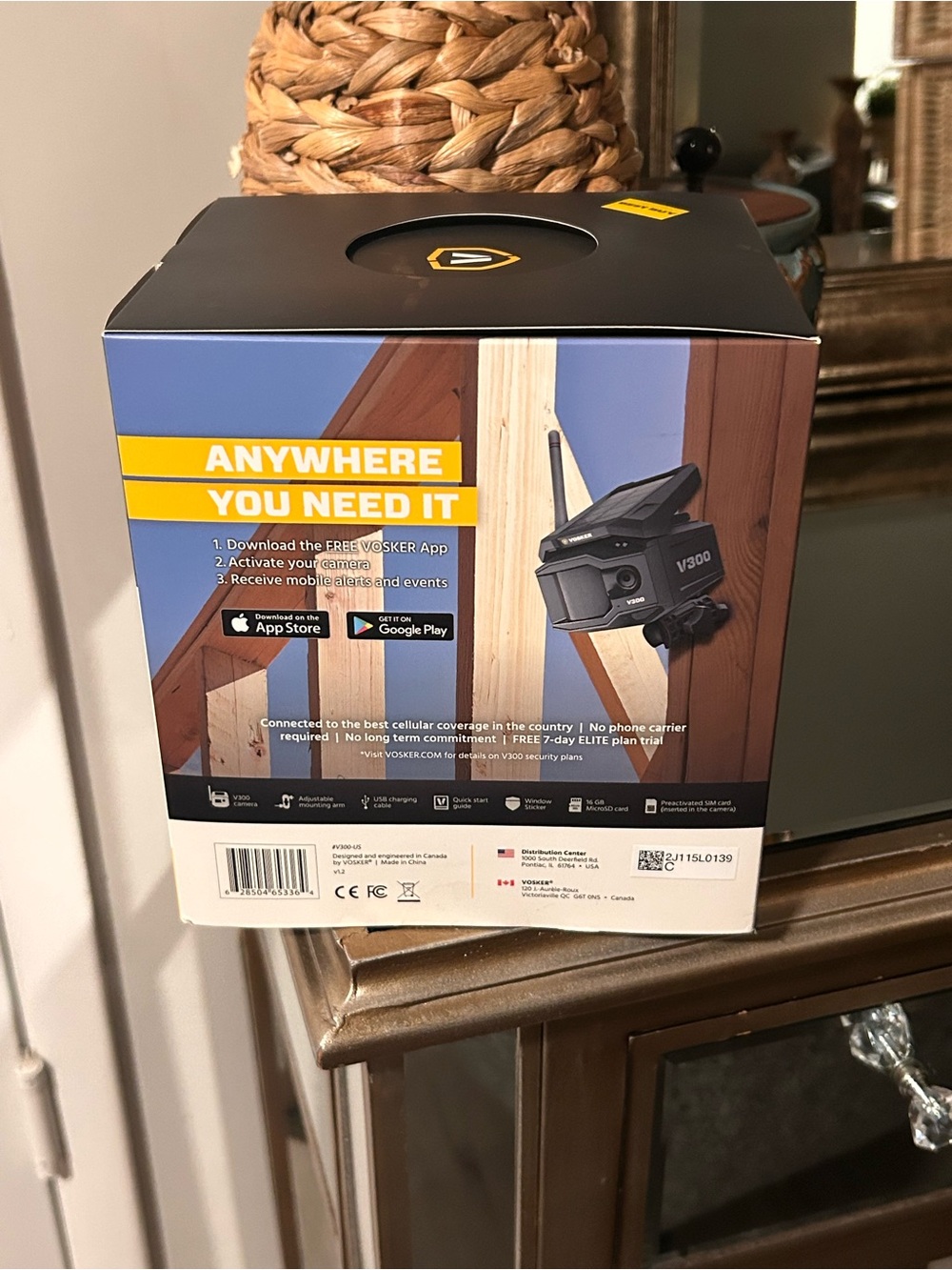 VOSKER V300 Outdoor Wireless Security Camera - Black and Yellow Packaging